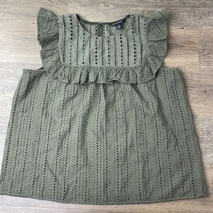 Banana Republic Women’s Green Sheer Eyelet Blouse with ruffle Sleeves, size XL